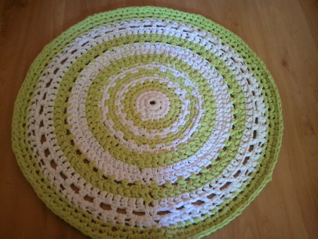 Háčkovaný koberec